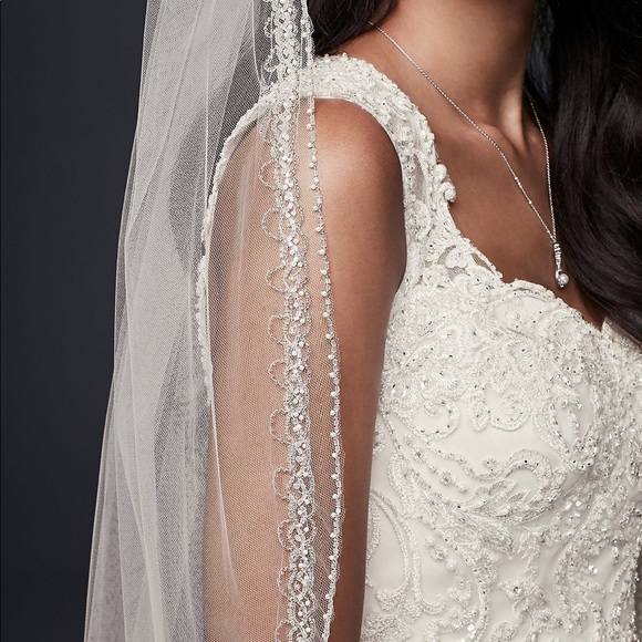 David's Bridal Accessories - NWT One Tier Elbow Length Veil with Beaded Design